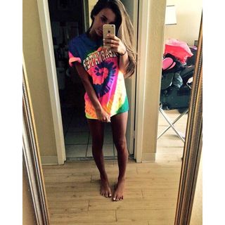 Taylor Alesia feet photo thumbnail