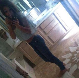 Taylor Alesia feet photo thumbnail