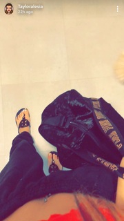 Taylor Alesia feet photo thumbnail