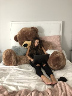 Taylor Alesia feet photo thumbnail