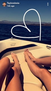 Taylor Alesia feet photo thumbnail