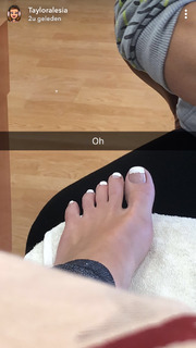 Taylor Alesia feet photo thumbnail