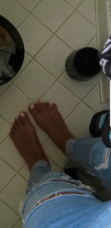 Taylor Alesia feet photo thumbnail