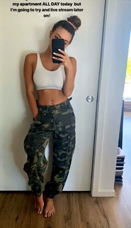 Taylor Alesia feet photo thumbnail