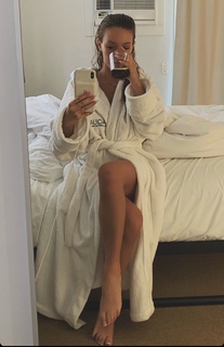 Taylor Alesia feet photo thumbnail