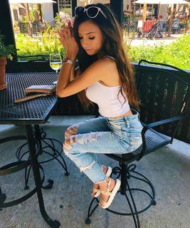 Taylor Alesia feet photo thumbnail