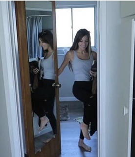 Taylor Alesia feet photo thumbnail