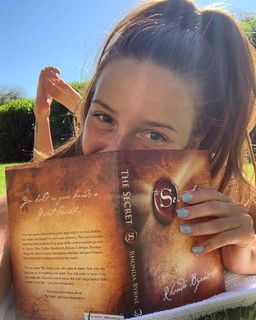 Taylor Alesia feet photo thumbnail