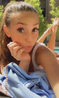 Taylor Alesia feet photo thumbnail