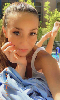 Taylor Alesia feet photo thumbnail