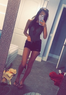 Taylor Alesia feet photo thumbnail