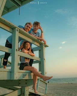Taylor Alesia feet photo thumbnail