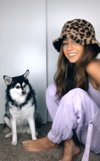 Taylor Alesia feet photo thumbnail