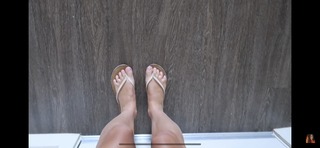 Taylor Alesia feet photo thumbnail