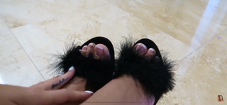 Taylor Alesia feet photo thumbnail