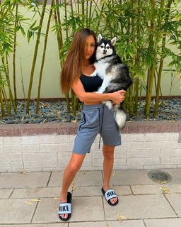 Taylor Alesia feet photo thumbnail