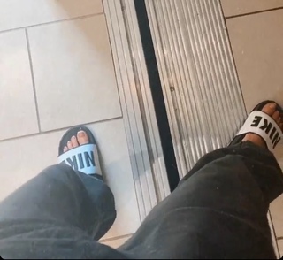 Taylor Alesia feet photo thumbnail