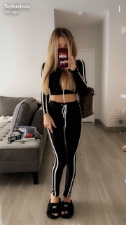 Taylor Alesia feet photo thumbnail
