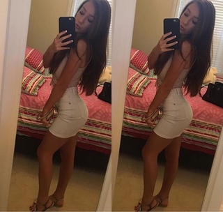 Taylor Alesia feet photo thumbnail
