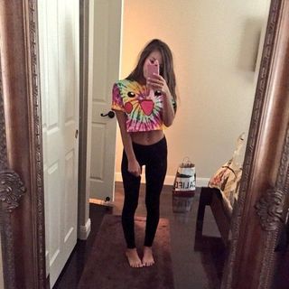 Taylor Alesia feet photo thumbnail