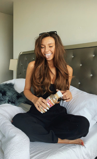 Taylor Alesia feet photo thumbnail