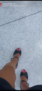 Taylor Alesia feet photo thumbnail
