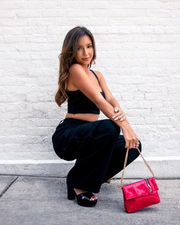 Taylor Alesia feet photo thumbnail