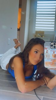 Taylor Alesia feet photo thumbnail