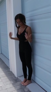 Taylor Alesia feet photo thumbnail