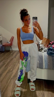 Taylor Alesia feet photo thumbnail