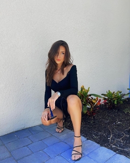 Taylor Alesia feet photo thumbnail