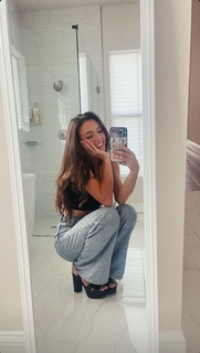 Taylor Alesia feet photo thumbnail
