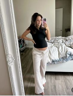 Taylor Alesia feet photo thumbnail