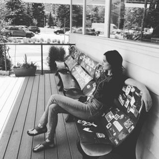 Taylor Cole feet photo thumbnail