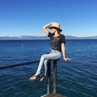 Taylor Cole feet photo thumbnail