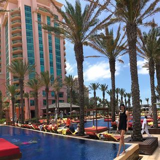 Taylor Cole feet photo thumbnail