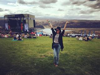 Taylor Cole feet photo thumbnail