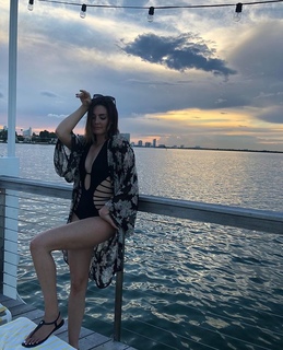 Taylor Cole feet photo thumbnail