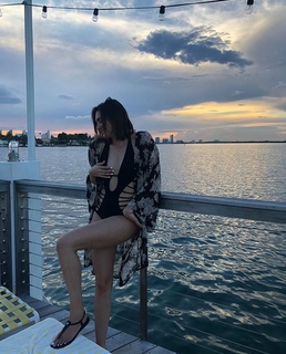 Taylor Cole feet photo thumbnail