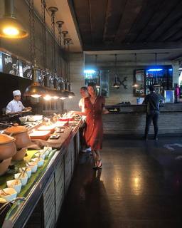 Taylor Cole feet photo thumbnail