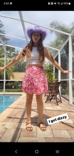 Taylor Darling feet photo 4