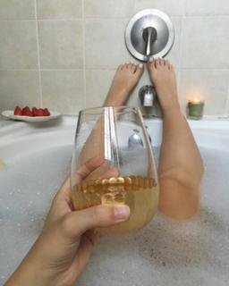 Taylor Dooley feet photo 1