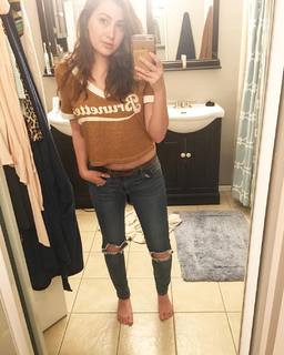 Taylor Dooley feet photo 3