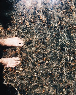 Taylor Hickson feet photo 19