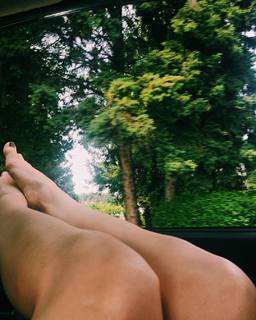 Taylor Hickson feet photo 9