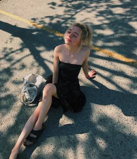 Taylor Hickson feet photo 7