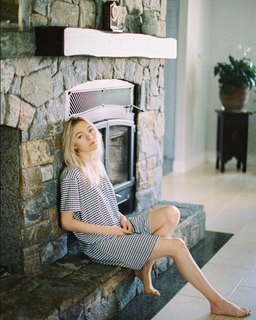 Taylor Hickson feet photo 3