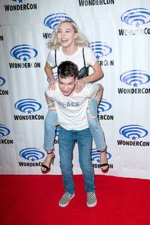Taylor Hickson feet photo 15