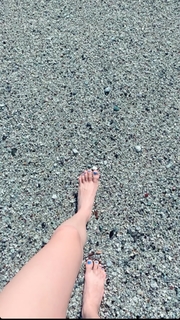 Taylor Hickson feet photo 20