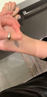Taylor Hickson feet photo 8
